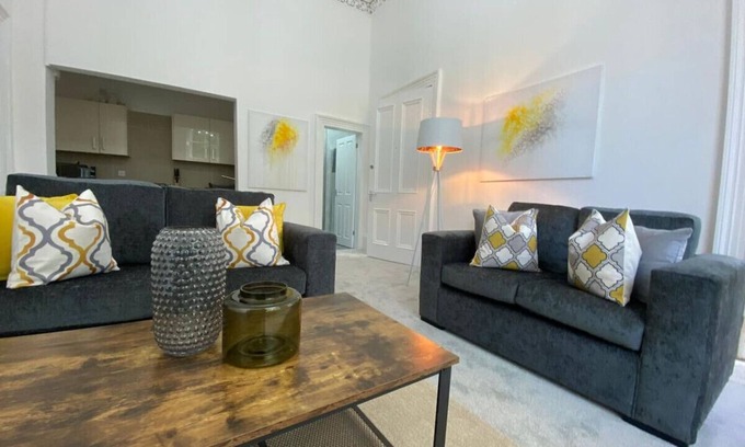 North West Apartment | Crown Ground Apartment