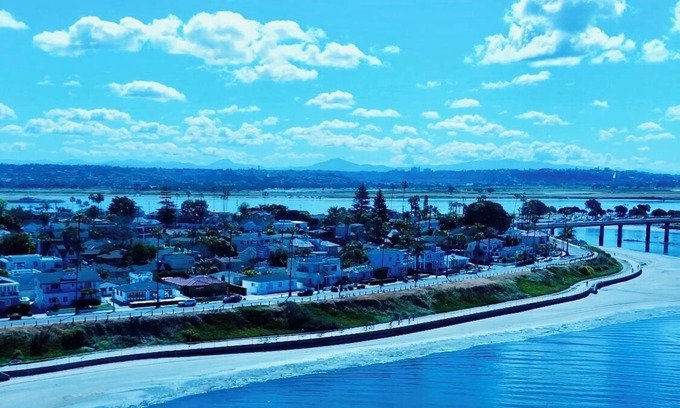 Crown Point House | Crown Point On The Water: Mission Bay