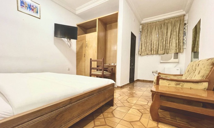 Sakumono Hotel | Crown Premier Hotel