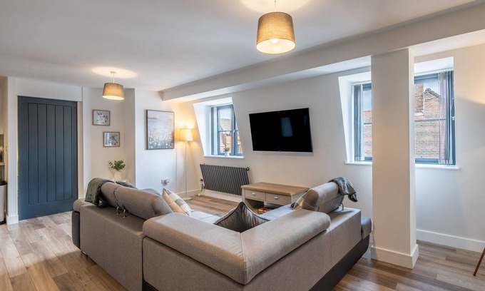 Wellington Apartment | Crown Street Apartments - 7C, Town Centre