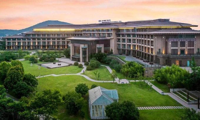 Yunlong District Hotel | Crowne Plaza Xuzhou Dalong Lake by IHG