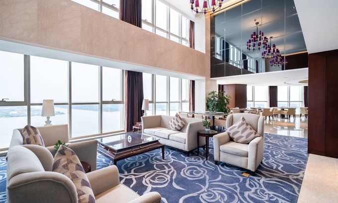 Jingkou District Hotel | Crowne Plaza Zhenjiang by IHG