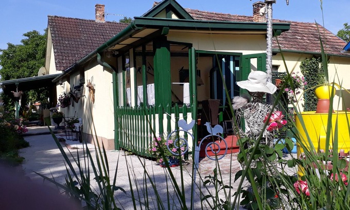 Locs House | Crunchy house