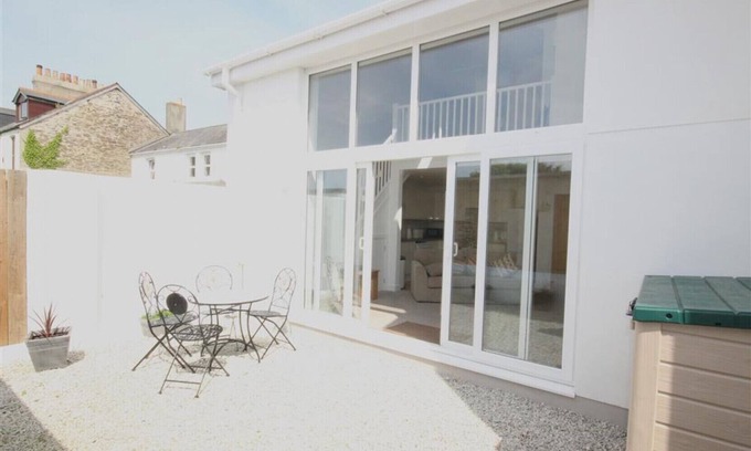 Newquay City Centre Apartment | Crysawna, Newquay, close to the beach & amenities