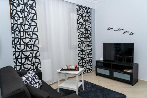 Ano Poli Apartment | Crystal Apartment with free private parking of stayinthess