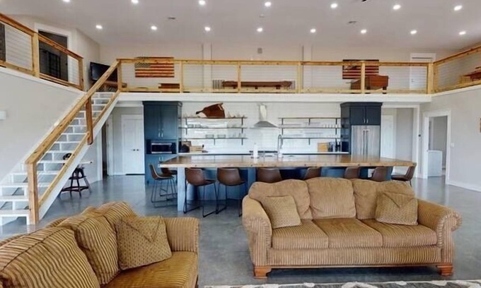 Moodys House | Crystal Creek Ranch - Stunning Lodge on 500 Acres with High-speed Internet