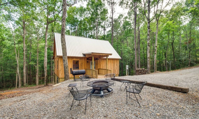 Copiah County Cabin | Crystal Springs Cabin, 4 Mi to Calling Panther!