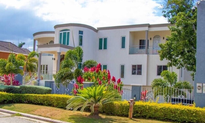IronShore Estates Villa | CrystalJamaica Villa ,great for Family Corporate retreat or friends get together