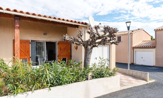 Saint-Pierre-la-Mer House | CS-SP15 Pavilion with collective swimming pool and tennis court