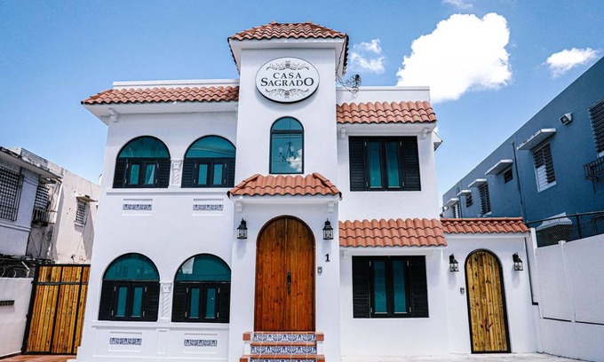 Sagrado Corazon Apartment | CS1- Immaculate Colonial Villa with King Bed, Generator & Private Parking