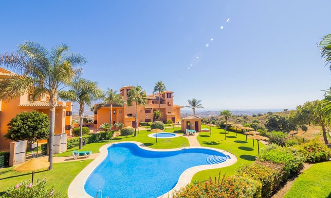 Ojen Apartment | Cubo's Marbella Apartment Golf & Parking/community pool/air conditioning/free wifi