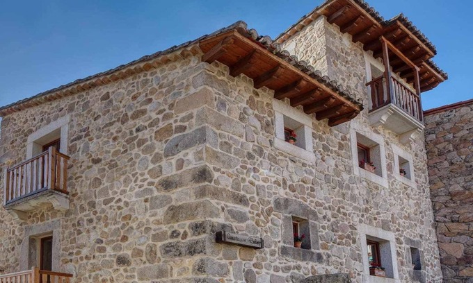 Piedralaves House | Cuesta del Reloj House