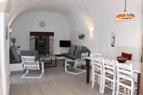 Freila House | Cuevas Adonia