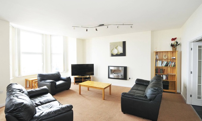 Douglas Apartment | Cunard Apartments