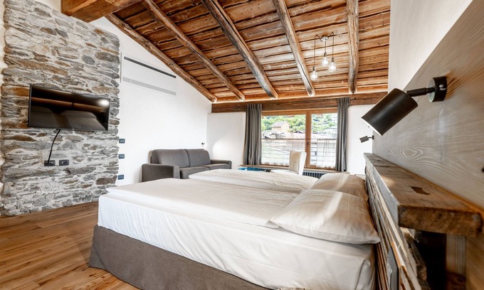 Tirano Hotel | Curt di Clement Eco Mobility Hotel