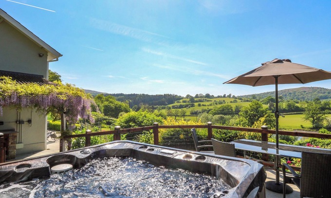 Builth Wells Cottage | CURTAU, pet friendly, luxury holiday cottage in Builth Wells