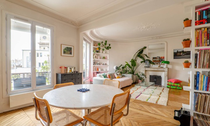 Saint-Vincent-de-Paul Apartment | Curves & Colours, by Veeve