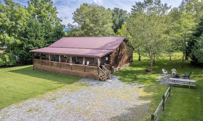 Bryson City Cabin | Customer Appreciation Year! See Discount information in Ad