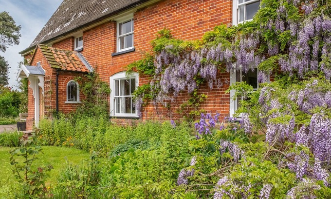 East Dereham Other | Cutbush Farmhouse, Hingham, Norfolk