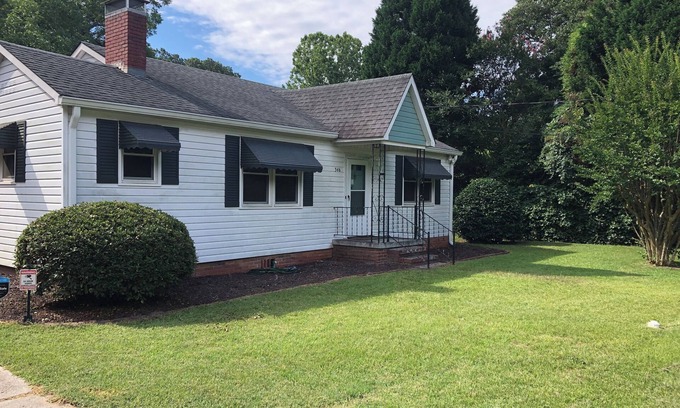 Aiken House | Cute 2 BR/1B home in quiet neighborhood near Aiken’s historic horse district.