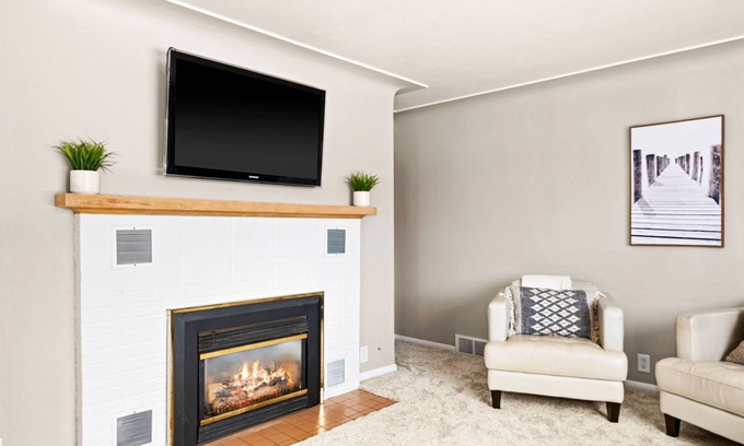 Adolph House | Cute and Cozy Hermantown Home!