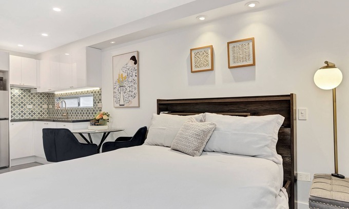 Graceville Apartment | Cute and super comfy fully selfcontained hideaway, pet friendly