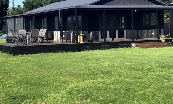 Longlands Cabin | Cute Cottage Close To Town