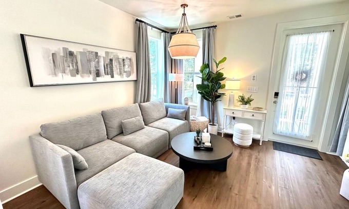 Ocean Springs House | Cute Cottage near downtown Ocean Springs and the Beach! Golf Cart District