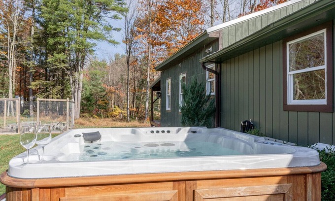 Kerhonkson Cottage | Cute Cottage w/Hot Tub, Pond, and Rain Deck