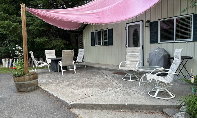 Post Falls House | Cute country cabin. Close to lake and easy freeway access. Close to Spokane/CDA