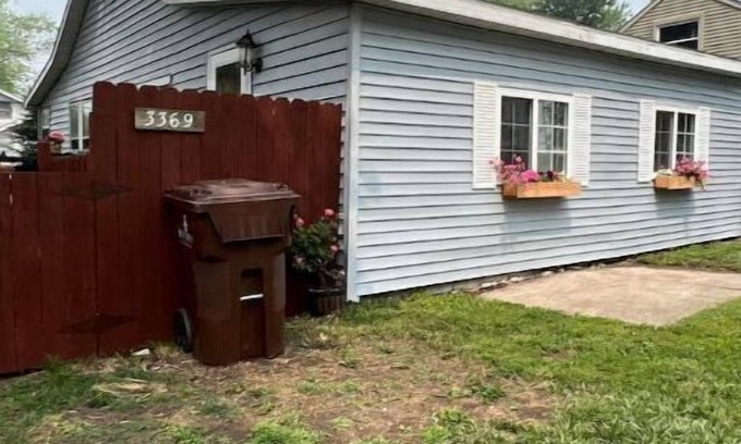 Detroit Beach Cottage | Cute 'n Cozy Lake Erie Cottage