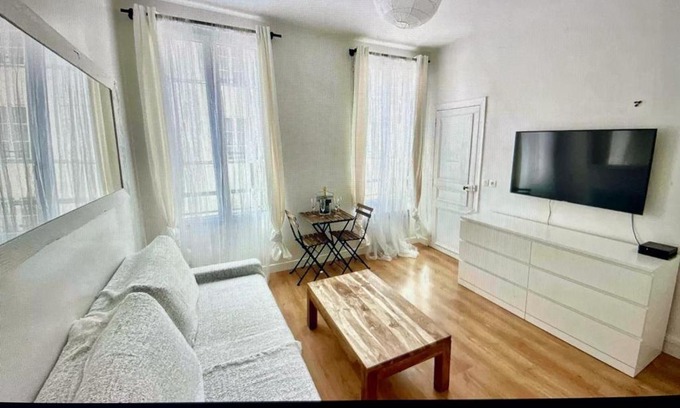 Enfants-Rouges Apartment | Cute one bedroom in Le Marais