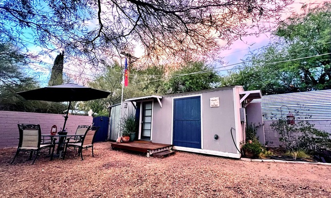 Peter Howell Apartment | Cute Peaceful Tiny House Getaway w/Backyard - Low Summer Rates! π‘