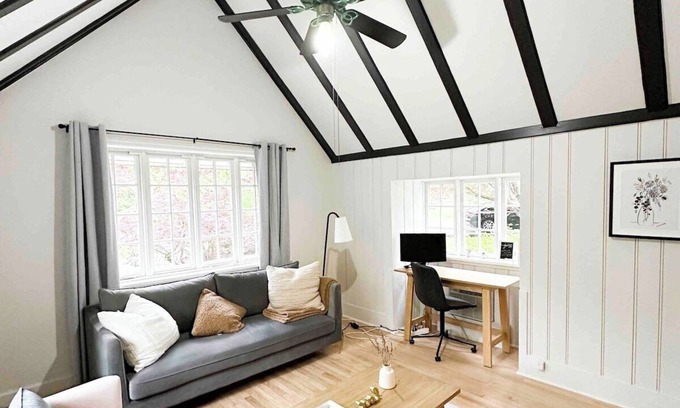 Suffern House | Cute Romantic Cottage!