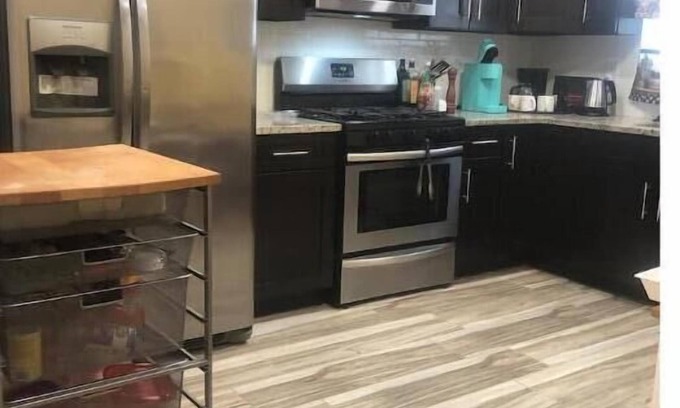 Newbold House | Cute South Philly row house