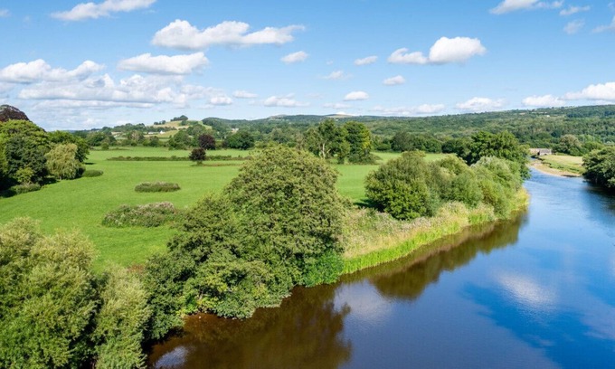 Llanfynydd House | Cwch Gwenyn - One Bedroom House, Sleeps 2