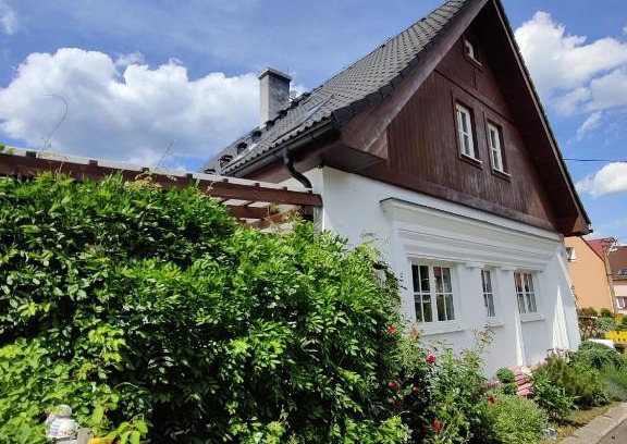 Bzany Apartment | Dům na návsi
