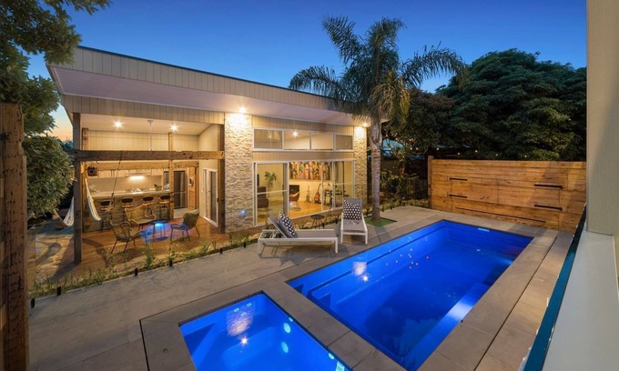 Dromana House | 'Dahlia Views' - the ultimate family entertainer