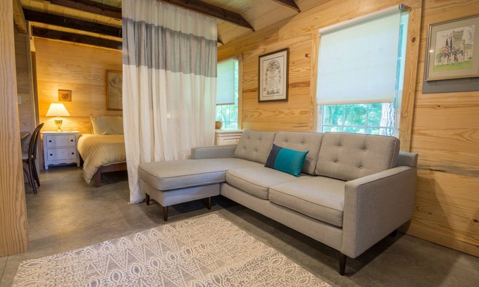 Lindley Park Bed & Breakfast | Dailey Renewal Retreat Bed & Breakfast