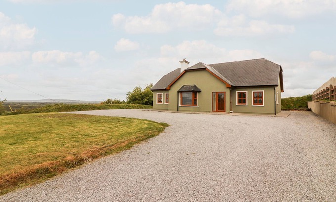 Banna House | DAISY'S COTTAGE, pet friendly in Listowel, County Kerry
