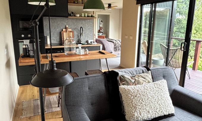 Warburton House | Dalla Vite, 'by the vine'