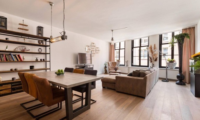 Binnenstad Apartment | DAM Square, central station, luxury apartment