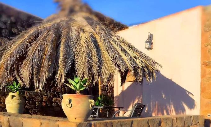 Pantelleria Apartment | Dammuso Garden