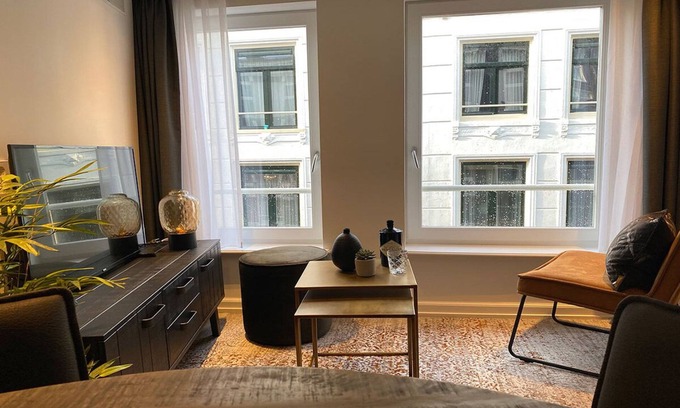 Burgwallen Nieuwe Zijde Hotel | Damrak Short Stay Amsterdam