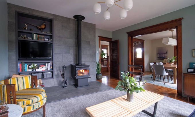 Jeffersonville House | Dancing Doe Estate with Wood Stove, Hot Tub & Firepit