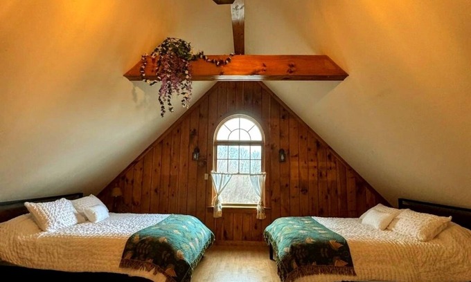 Marshfield Ski Chalet | Danielsons Chalet family friendly peaceful 3200sq.ft home at Groton state forest