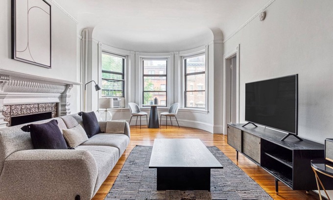Back Bay West Apartment | Dapper Back Bay 1BR, Steps from Newbury St. and Esplanade by Blueground