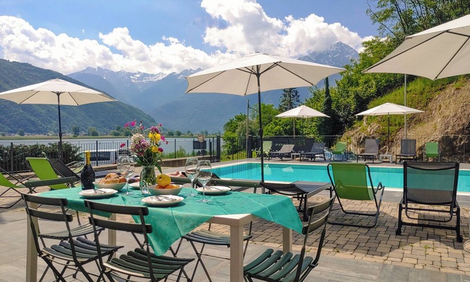 Dascio Apartment | Dascio Emotion Terrace Holiday Apartment on the Lake with Pool