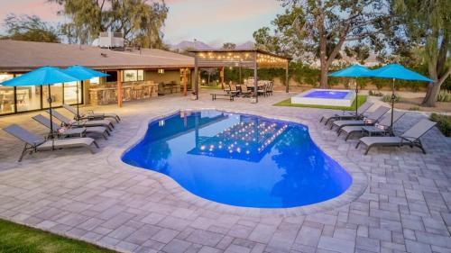 Paradise Valley Ranchos House | Davenport Villa - Scottsdale's Largest Hot Tub - Sportcourt