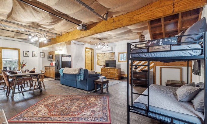 Wilmington House | Davy Jones' Loft, Treehouse, and Treasure Hunt!